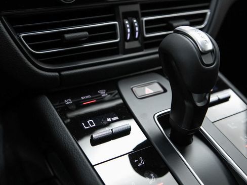 New 2026 Porsche Macan AWD/4WD image 28