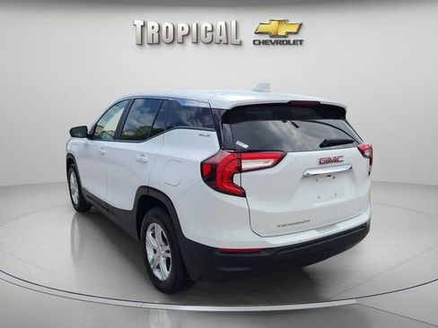 Used 2024 GMC Terrain SLE image 2