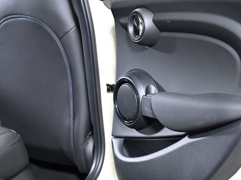 Certified 2022 MINI Cooper 4-Door Hardtop FWD image 27