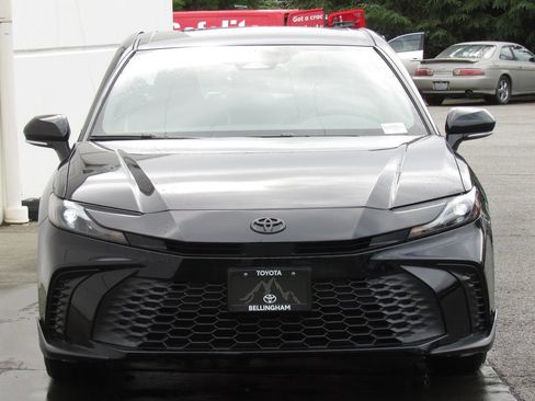 Certified 2025 Toyota Camry SE FWD image 3