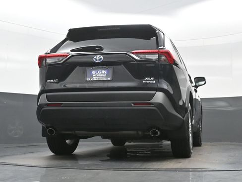 Used 2020 Toyota RAV4 XLE w/ XLE Grade Weather Package AWD/4WD image 31