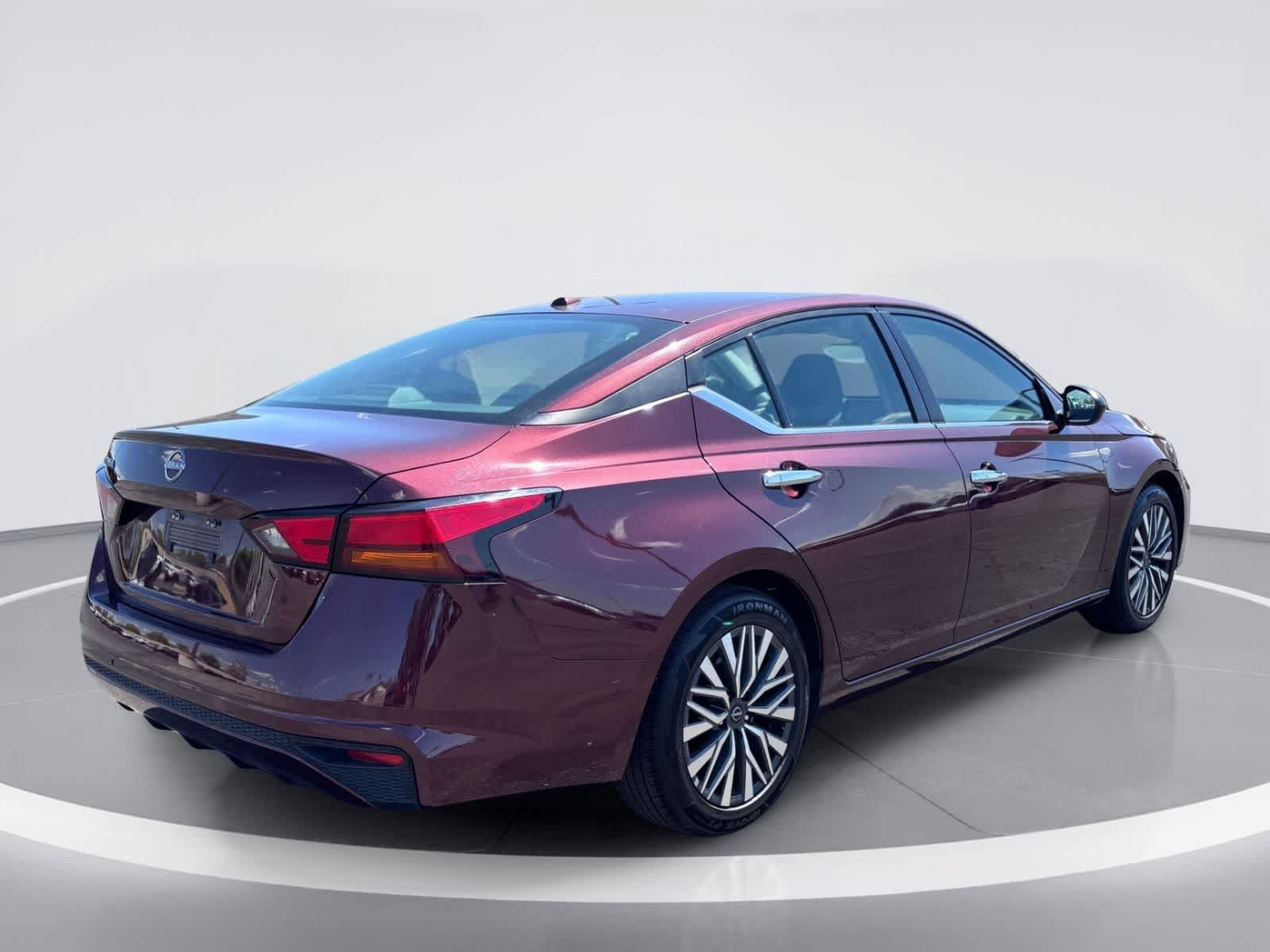 Used 2025 Nissan Altima 2.5 SV FWD image 6