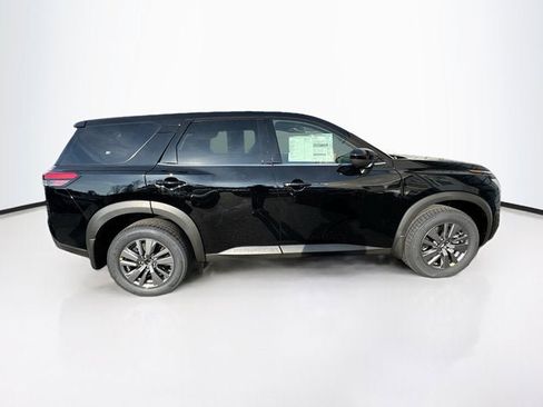 New 2025 Nissan Pathfinder S image 4