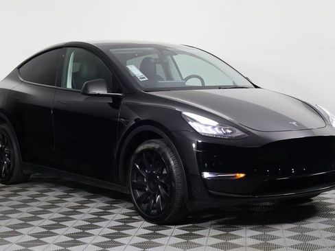 Used 2022 Tesla Model Y Long Range image 3