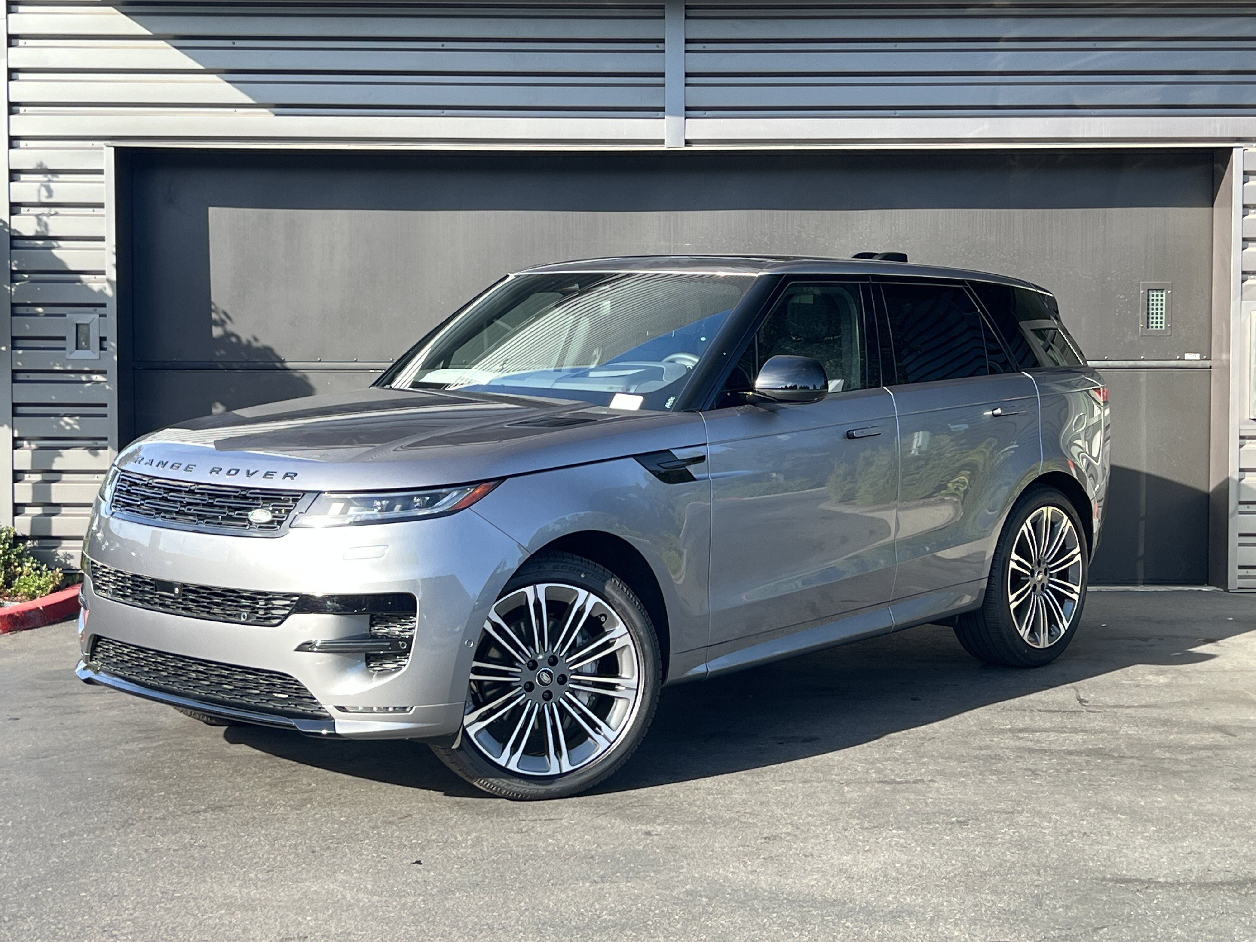 New 2025 Land Rover Range Rover Sport Dynamic SE AWD/4WD image 1
