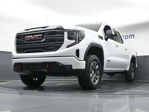 Used 2025 GMC Sierra 1500 AT4 image 6