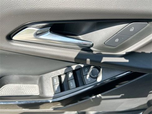 New 2025 Chevrolet Equinox LT image 24