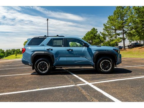 New 2026 Toyota 4Runner TRD Off-Road Premium AWD/4WD image 28