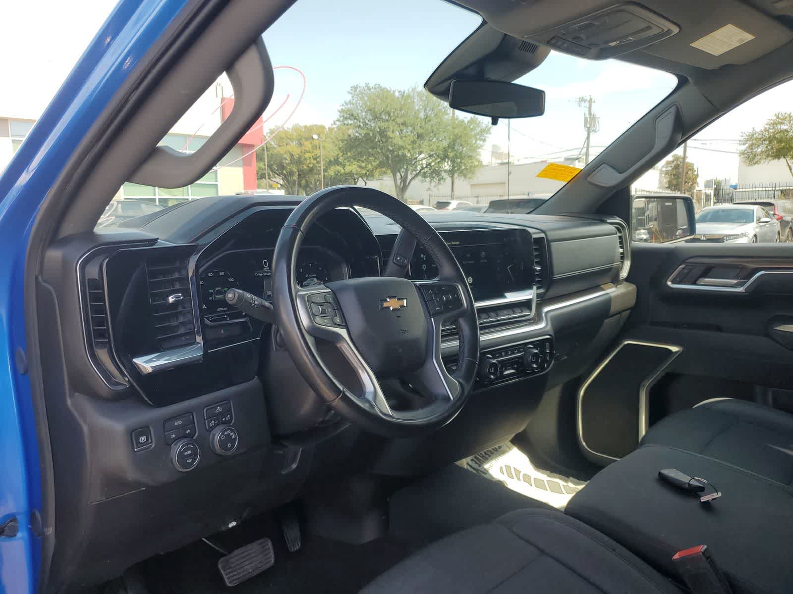 Used 2025 Chevrolet Silverado 1500 LT AWD/4WD image 2