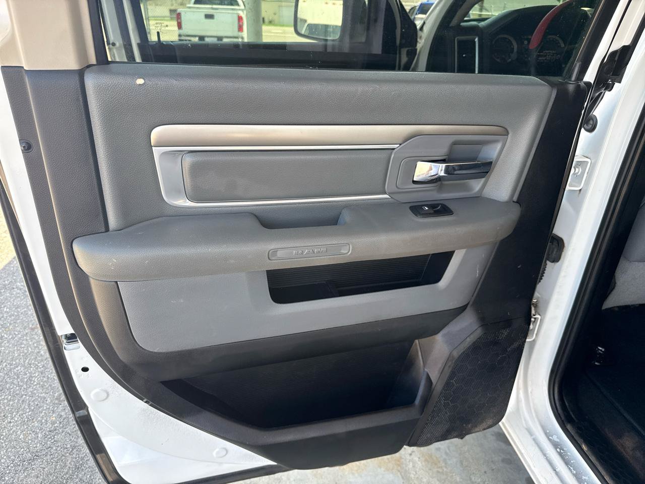 Used 2016 RAM 2500 SLT AWD/4WD image 17