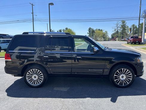 Used 2015 Lincoln Navigator 4WD image 6