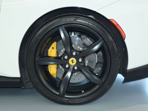 Used 2020 Ferrari Portofino RWD image 19
