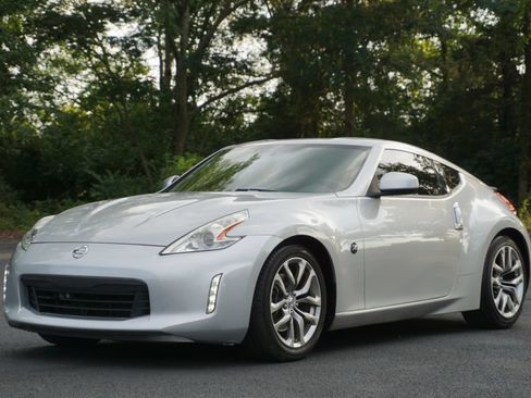 Used 2014 Nissan 370Z Touring RWD image 1