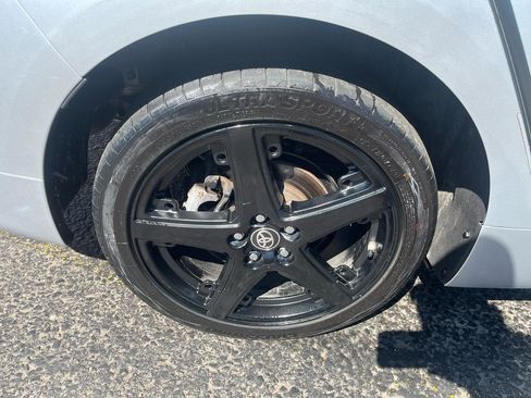 Used 2017 Toyota Prius Four Touring FWD image 13