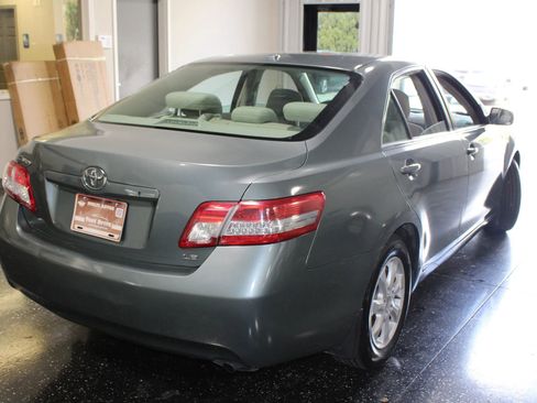 Used 2010 Toyota Camry LE FWD image 3