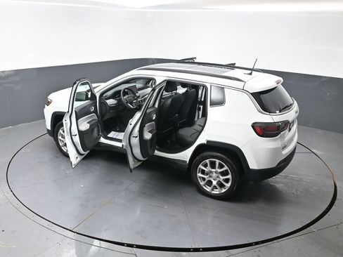 Used 2024 Jeep Compass Latitude w/ Sun and Sound Group image 37