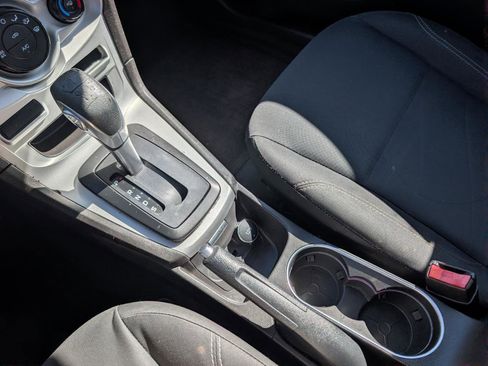 Used 2015 Ford Fiesta SE FWD image 23
