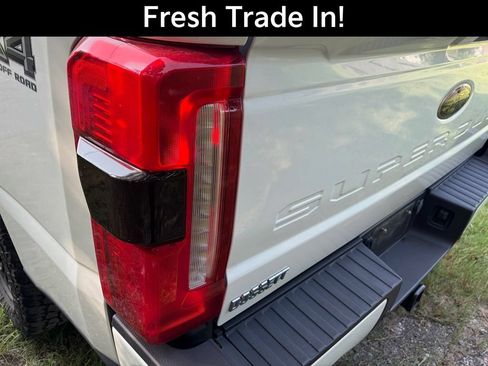Used 2024 Ford F250 Lariat w/ Black Appearance Package AWD/4WD image 10