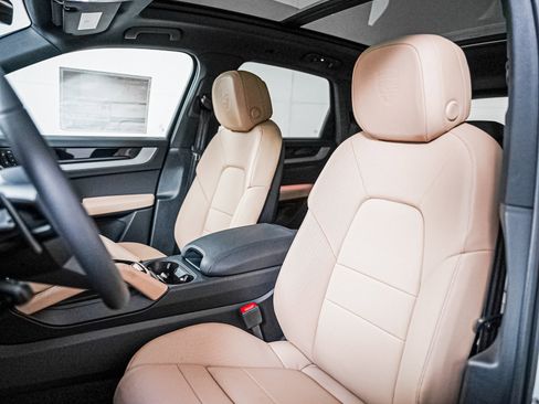 New 2026 Porsche Cayenne AWD/4WD image 5