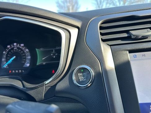 Used 2020 Ford Fusion SE image 20