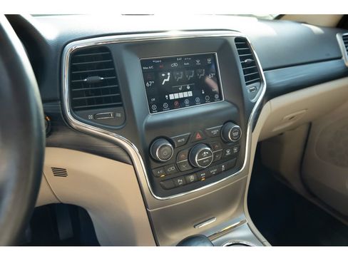 Used 2021 Jeep Grand Cherokee Laredo w/ Security & Convenience Group AWD/4WD image 23