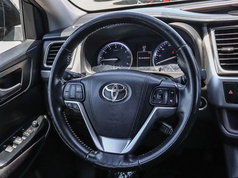 Used 2016 Toyota Highlander XLE FWD image 18