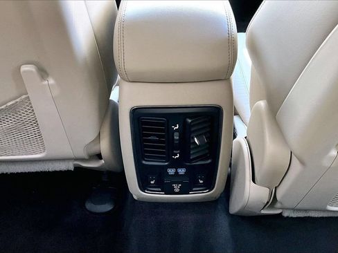 Used 2016 Dodge Durango Limited w/ Nav & Power Liftgate Group RWD image 16