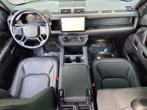 Used 2025 Land Rover Defender 130 X-Dynamic SE AWD/4WD image 19