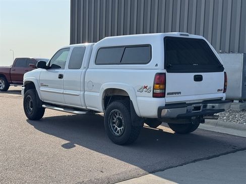 Used 2004 GMC Sierra 2500 SLT w/ Heavy-Duty Power Package AWD/4WD image 3