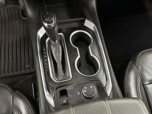 Used 2019 Chevrolet Traverse RS image 18