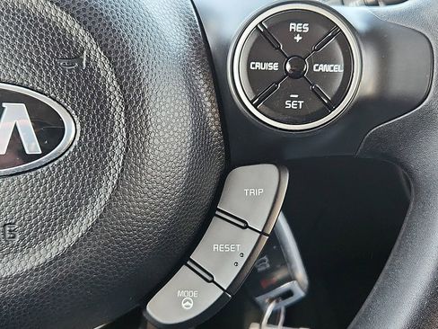 Used 2016 Kia Soul + image 14