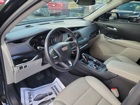 Used 2023 Cadillac XT4 Premium Luxury FWD image 19