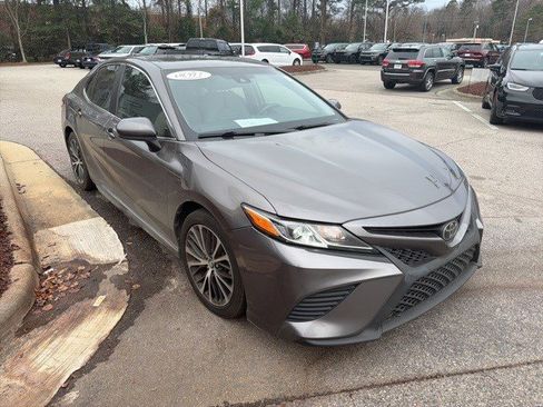 Used 2018 Toyota Camry SE image 7