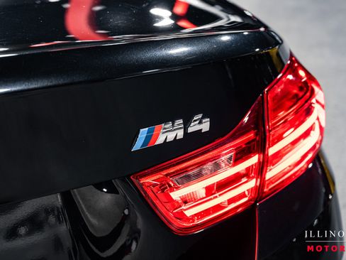 Used 2016 BMW M4 Convertible image 15