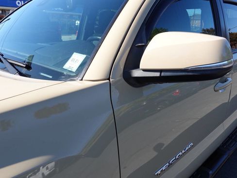 Used 2020 Toyota Tacoma TRD Sport image 7