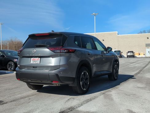 Used 2025 Nissan Rogue SV image 5