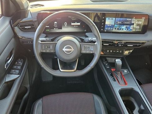 Used 2025 Nissan Kicks SR w/ Illumination Package FWD image 12