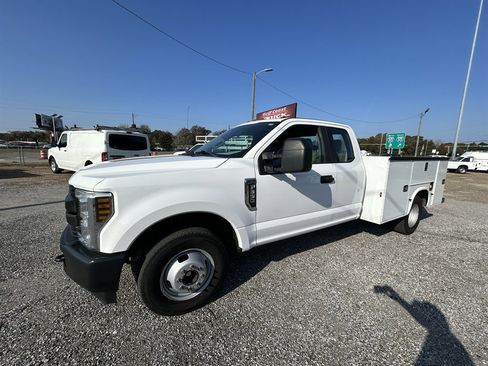 Used 2019 Ford F350 XL image 1