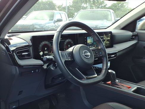 Certified 2025 Nissan Kicks SR image 14