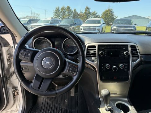 Used 2013 Jeep Grand Cherokee Laredo w/ Laredo E Group image 13