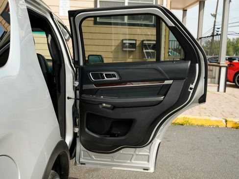 Used 2016 Ford Explorer Platinum AWD/4WD image 38