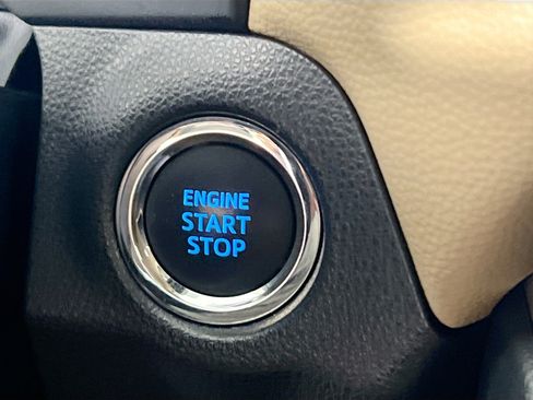 Used 2020 Toyota RAV4 Limited FWD image 23