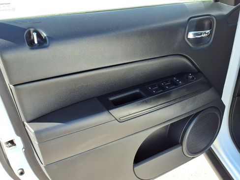 Used 2015 Jeep Patriot Sport w/ Power Value Group FWD image 4