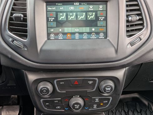 Certified 2021 Jeep Compass Latitude image 27