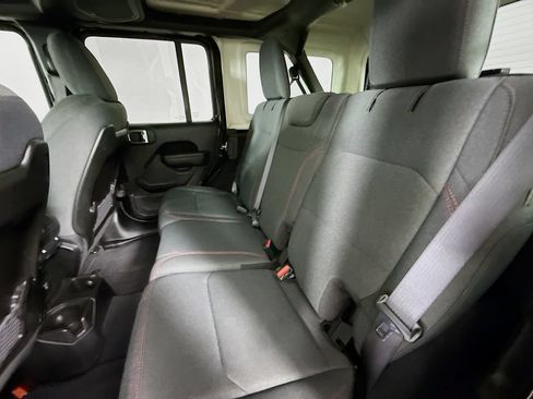 Used 2025 Jeep Wrangler Unlimited Rubicon AWD/4WD image 21