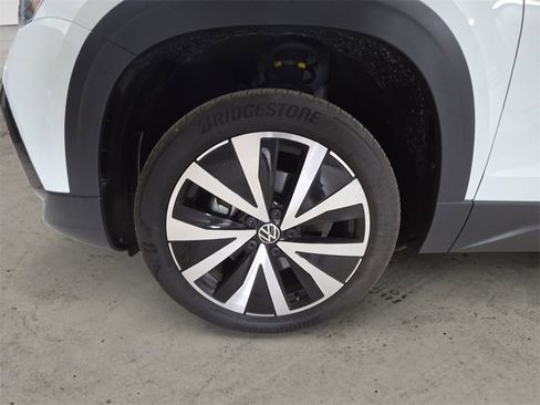 Used 2022 Volkswagen Taos SE image 14