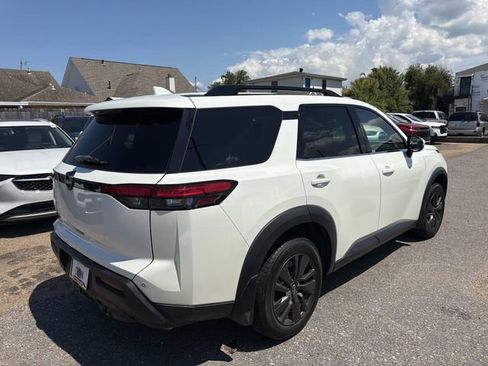 Used 2022 Nissan Pathfinder SV w/ SV Premium Package FWD image 6