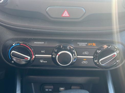 Used 2021 Kia Soul LX image 12