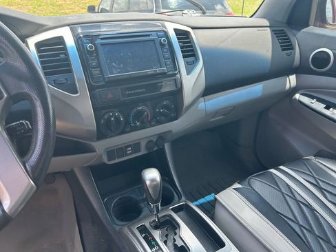 Used 2015 Toyota Tacoma PreRunner w/ SR5 Package RWD image 12