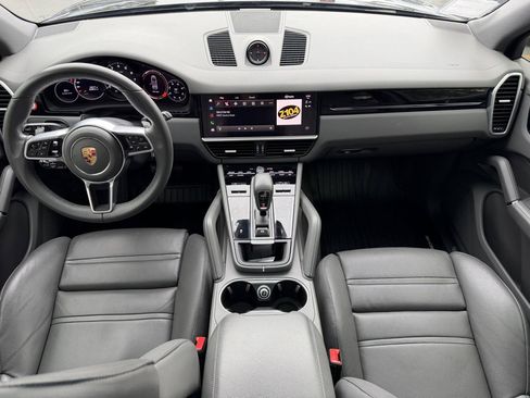Used 2023 Porsche Cayenne w/ Premium Package AWD/4WD image 18